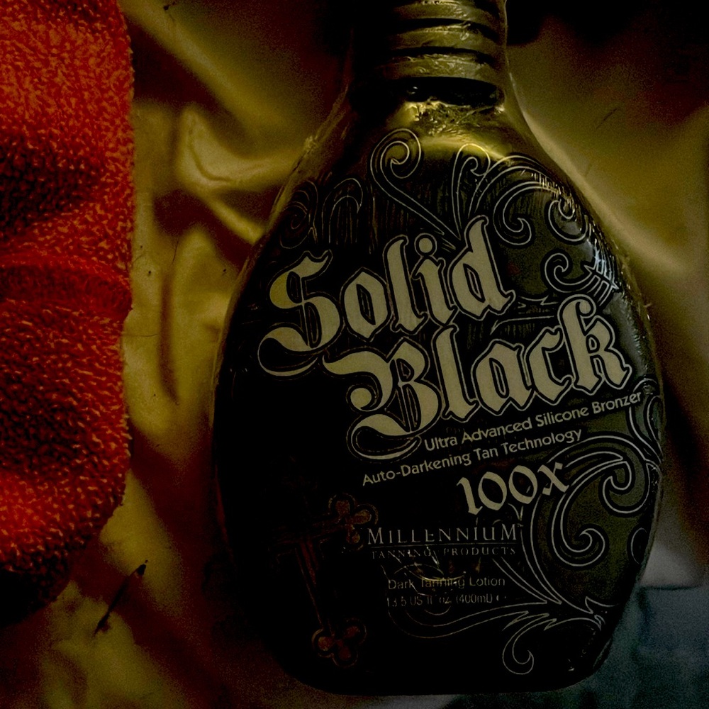 Solid black 100x indoor tanning lotion